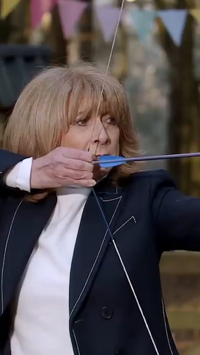 A Gail moment that lives in our (and Lorraine's) head rent-free 🏹 #Corrie ITV Lorraine