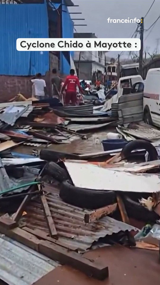 Au moins 14 morts sont à déplorer à Mayotte, dimanche 15 décembre, après le passage du cyclone Chido. Le bilan est provisoire et difficile à établir, en raison des coulées de boue et des nombreux dégâts matériels qui compliquent les recherches.