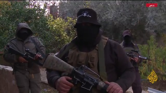 الناطق باسم كتيبة جنين للجزيرة: يريدون جنين بلا سلاح مقاومة ولن ينزع السلاح منها إلا رب العالمين، وبوصلتنا واضحة وهي ضد الاحتلال فقط وتبنينا المقاومة عن الضفة كاملة، ونحن مع القانون وفرضه لكن أين القانون أثناء اقتحامات الاحتلال؟ #حرب_غزة #الأخبار
