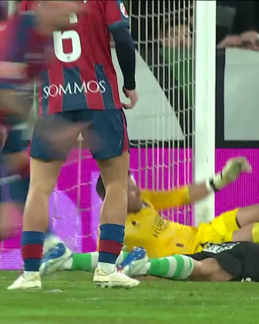 🔐 El partido de Dani Jiménez es una auténtica SALVAJADA. ⭐ ¡Vaya exhibición del portero de la SD Huesca bajo palos! #LALIGAHYPERMOTION | #LALIGAHighlights | #RacingHuesca