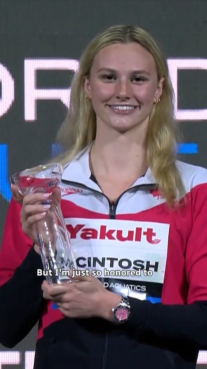 “Chase your dreams because it is possible” 👏❤️ Canada’s Summer McIntosh ended a record-breaking short course worlds with silver in the 200m backstroke and was named World Aquatics Female Swimmer of the Year