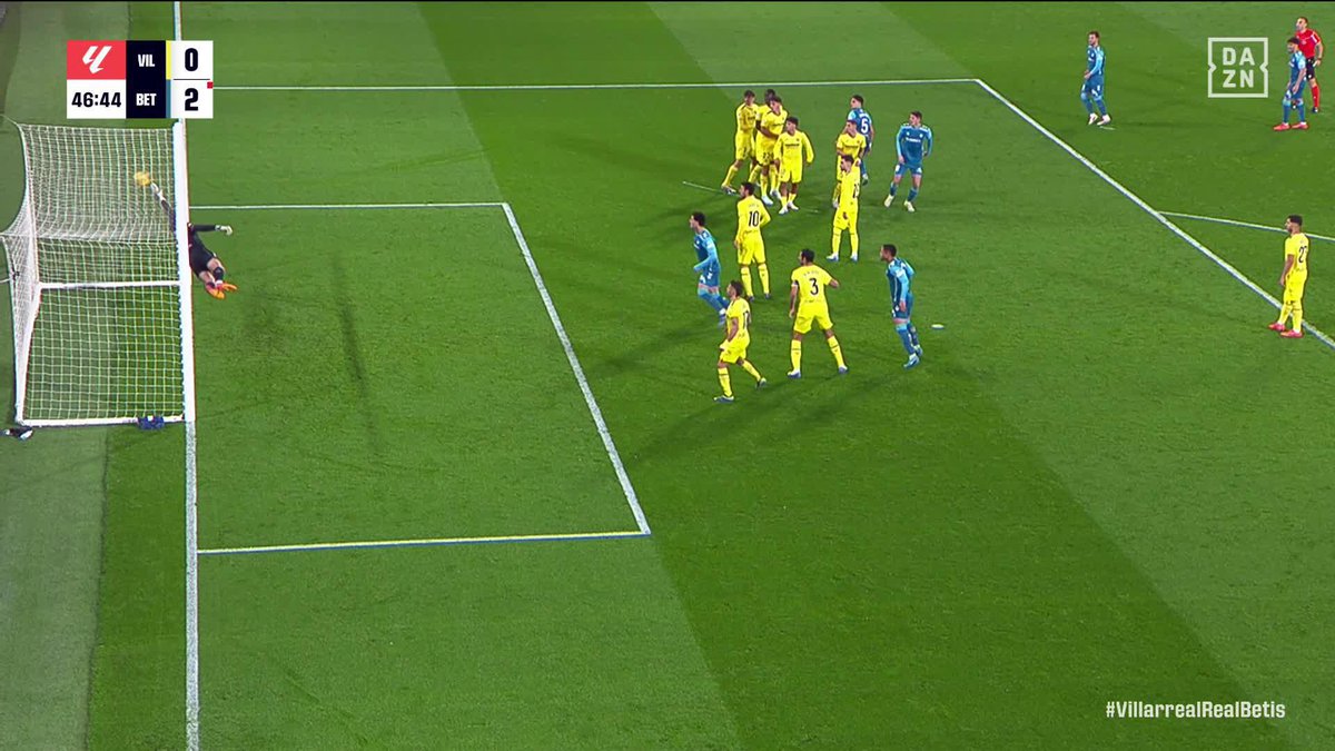El fútbol se inventó para que lo jugasen jugadores como Giovani Lo Celso ✨ El Real Betis Balompié 🌴💚 saca todo su fútbol y corazón para ganar en La Cerámica jugando casi una hora con diez #LALIGAenDAZN ⚽