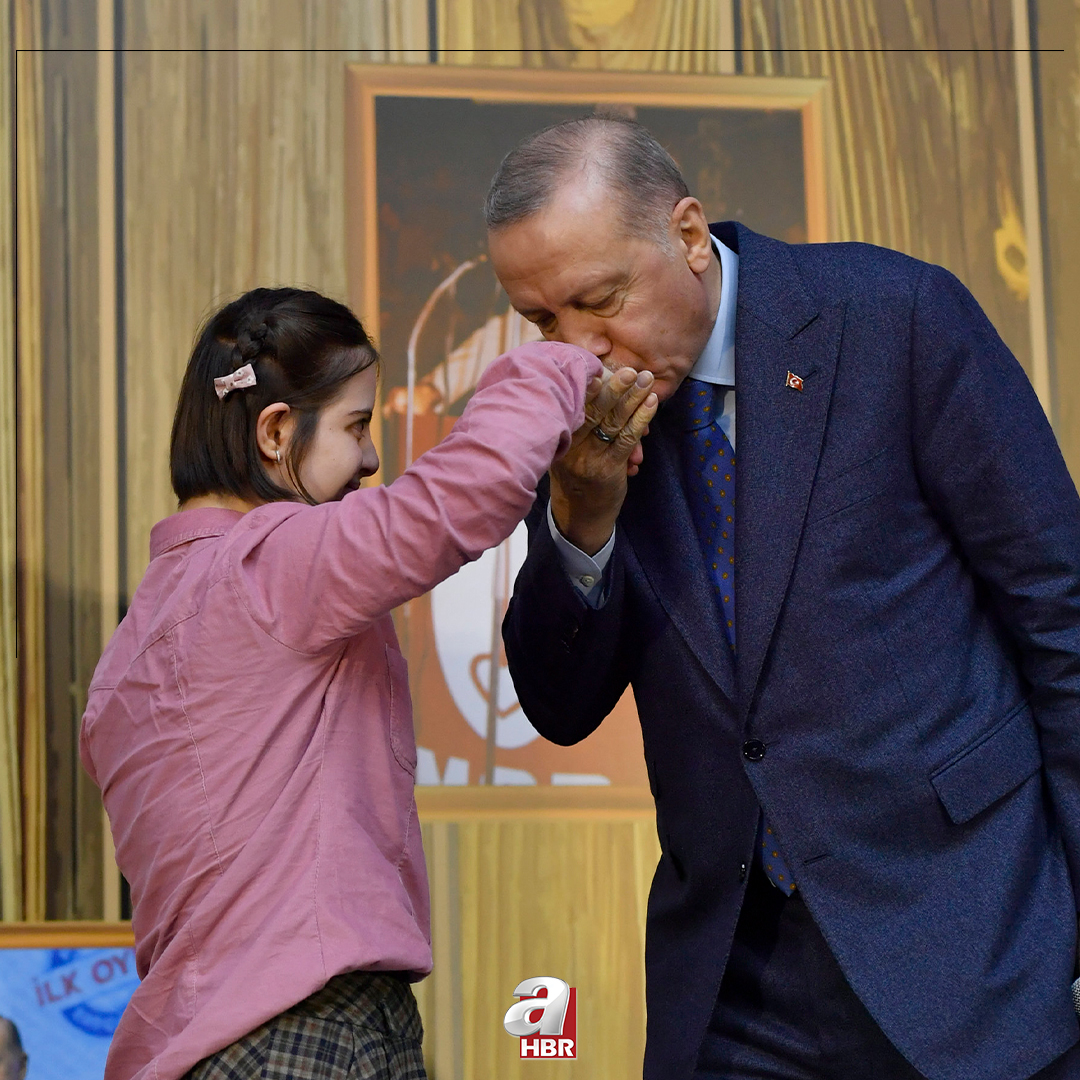 Hiçbir siyasi senin gibi sevilmedi..