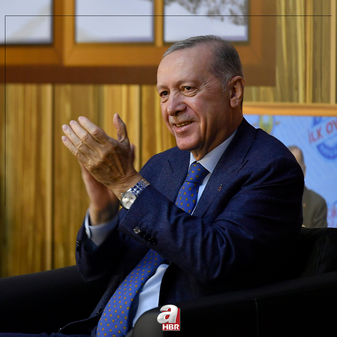 Soru: Çayı mı daha çok seversiniz kahveyi mi? Erdoğan: Bir Rizeli olarak çayı sevmiyorum dersem olur mu? Hele hele kıtlamayla içilen çay o da ayrı bir güzel.