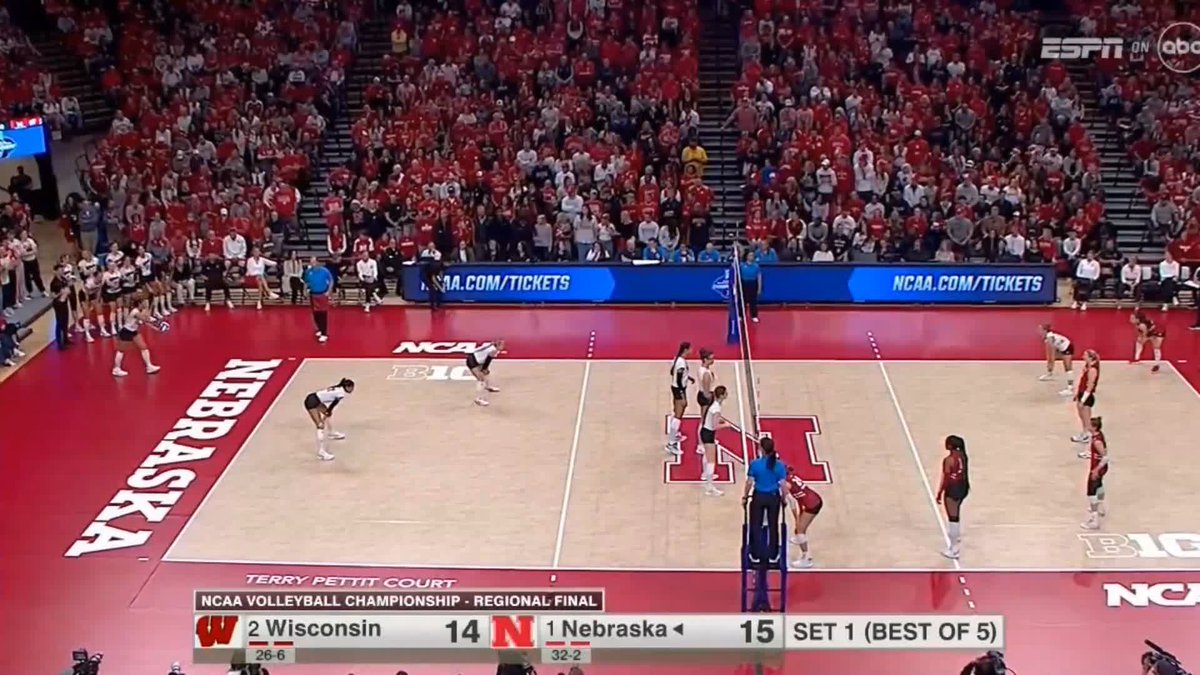 WHAT A PLAY 😤 #NCAAWVB x 🎥 ABC / Nebraska Volleyball