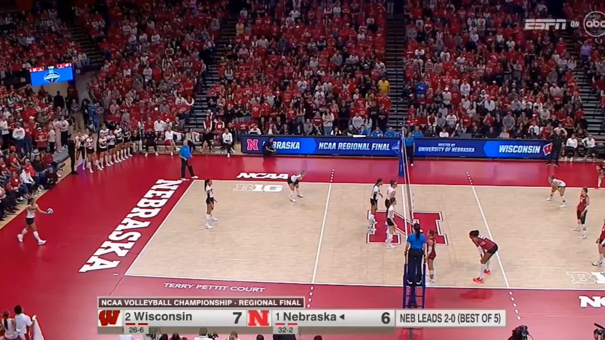 The HUSTLE 👏 #NCAAWVB x 🎥 ABC / Nebraska Volleyball