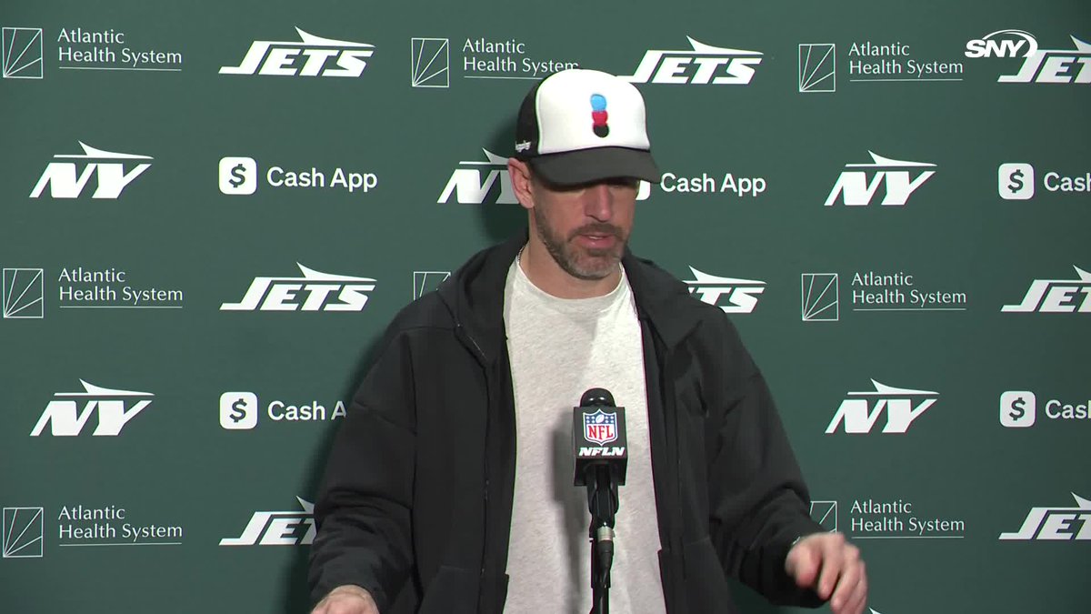 Aaron Rodgers was asked if it felt like "old times" today throwing to Davante Adams: "Yeah, it did. Except he dropped one." 🤣