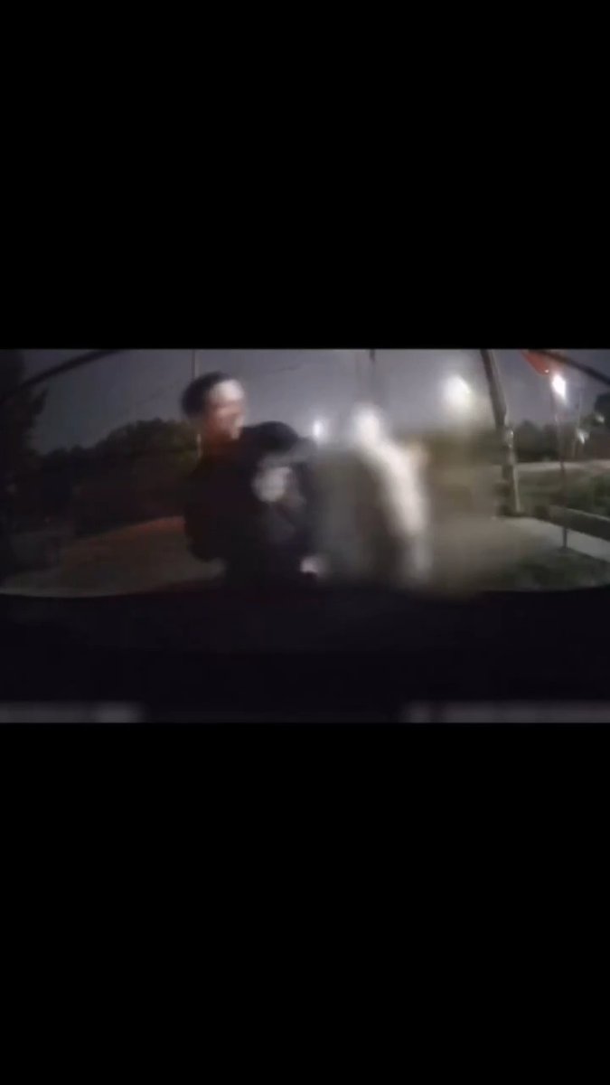 It turns out it's harder to rob someone when they're actively shooting you 🇺🇸👌🏽 *sound up* #CityLife #crime #SelfDefense #robbery #fail #FAFO
