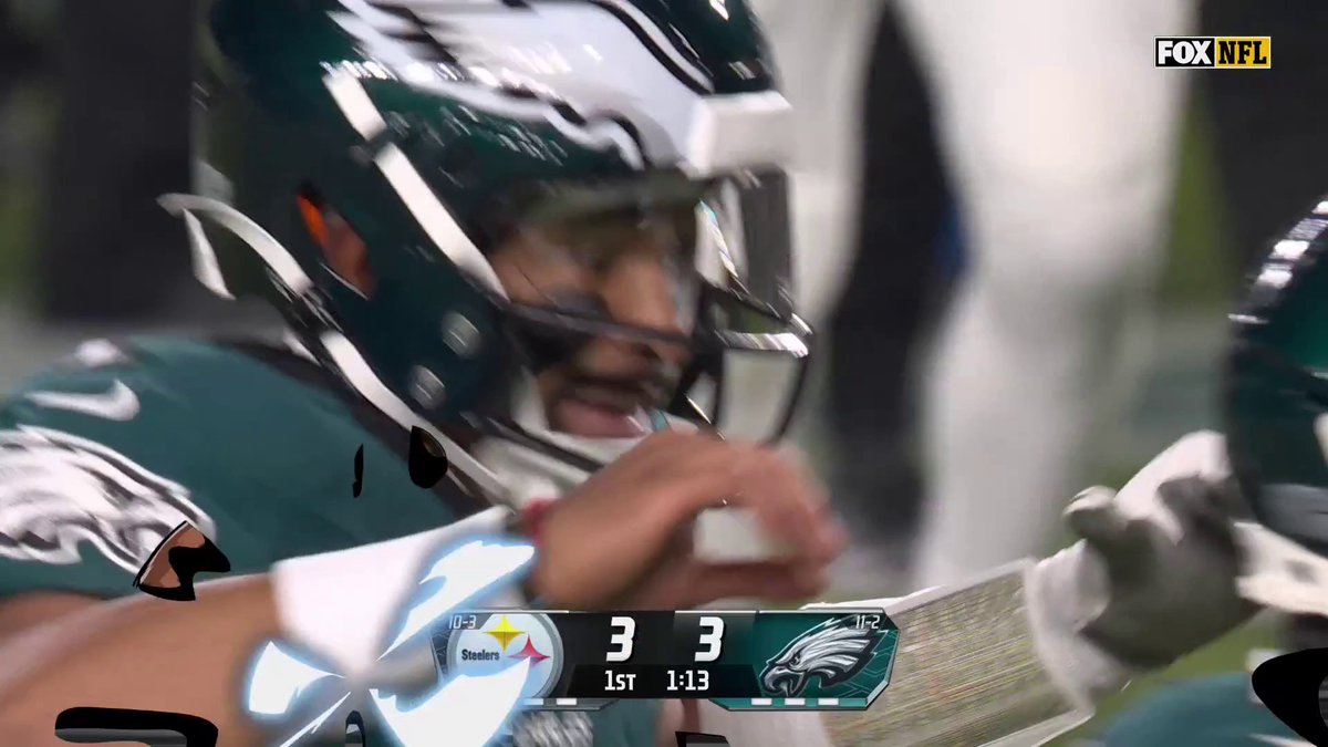 The Eagles get the first TD of the game as Hurts finds Brown for 6! 📺: FOX