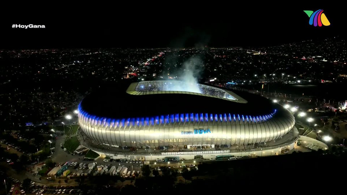 ¡ESPECTACULAR recibimiento! 🔥 El 'Gigante de Acero' le da la bienvenida a Rayados y América en la Final de vuelta del Apertura 2024. 🏆 #HoyGana 🔴 EN VIVO: