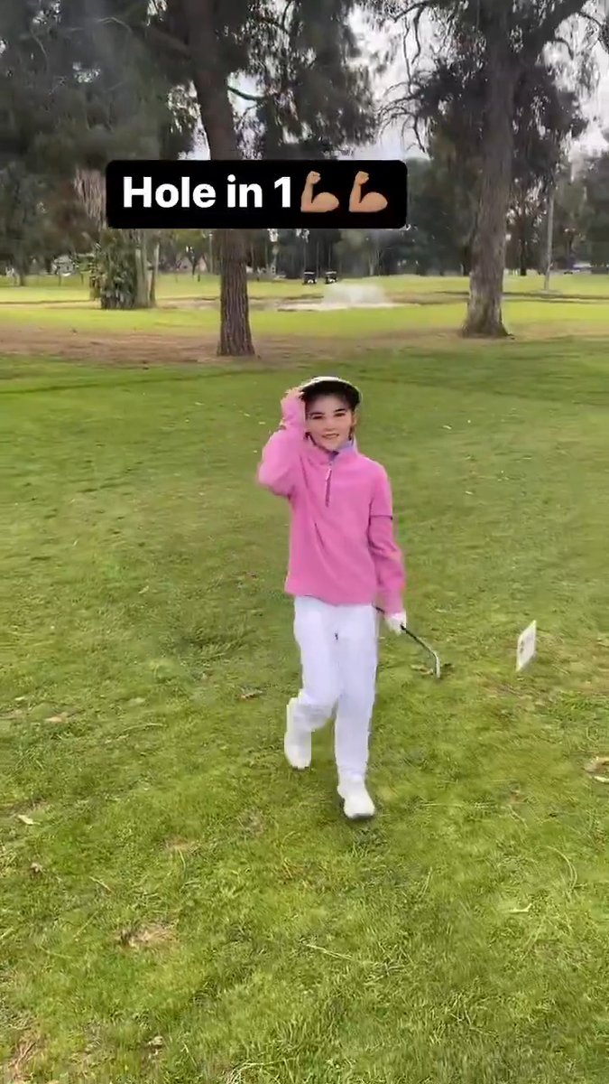 Walked back like it was nothing. 🤣 (📹: George Gankas)