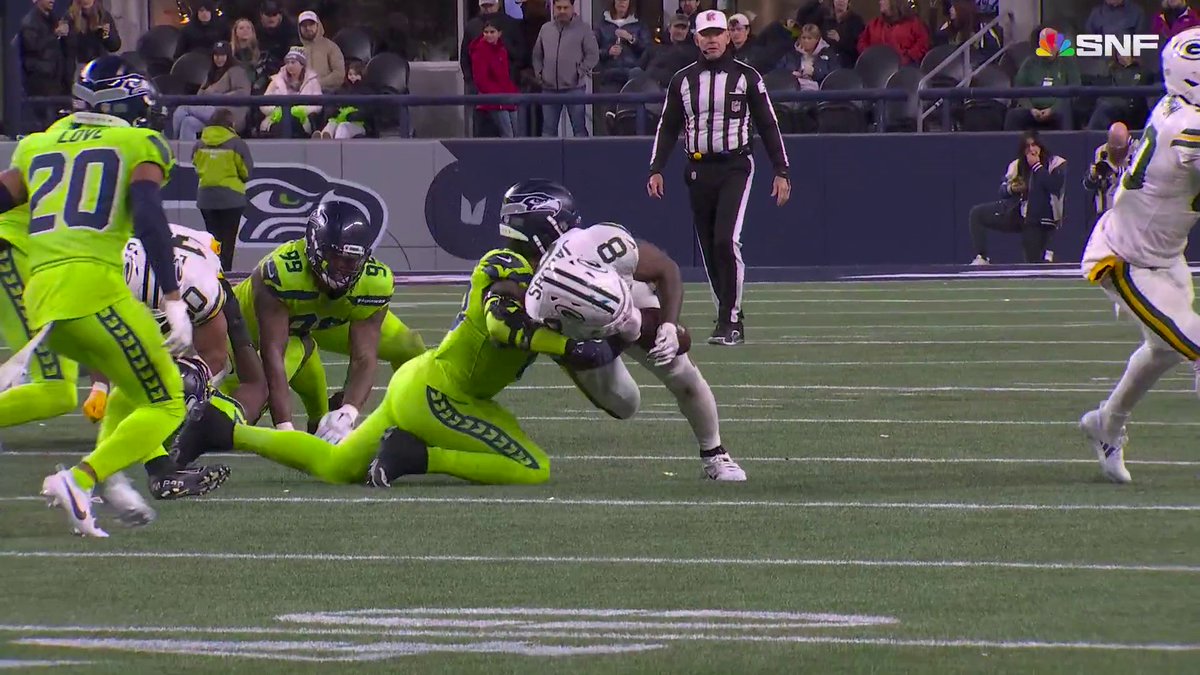 SEAHAWKS FORCE THE FUMBLE AND TAKE OVER. 😲 📺 NBC & Peacock