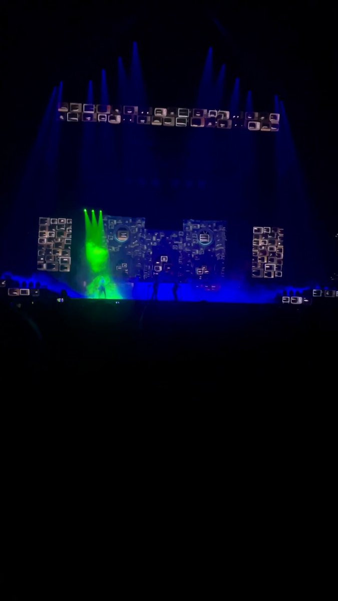 The Trans-Siberian Orchestra is one of my favorite Christmas traditions. 🎸🎸🎸