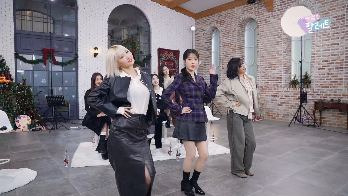 IU DANCING TO STRATEGY WITH MOMO AND JEONGYEON