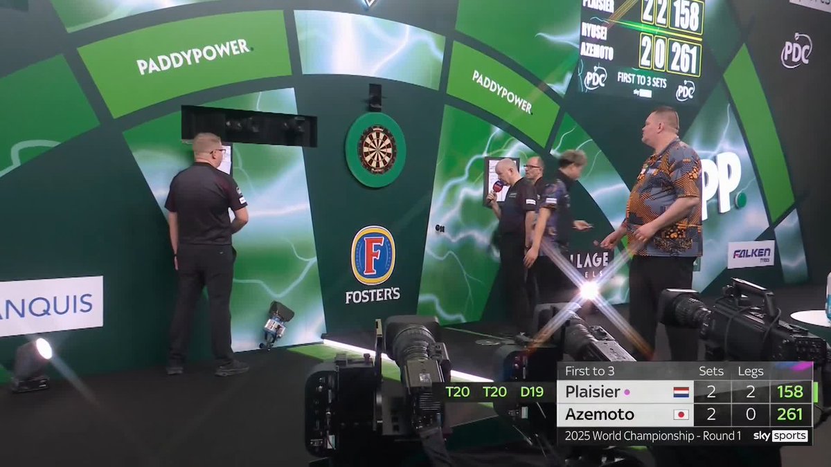 PLAISIER SCRAPES THROUGH 🇳🇱 It wasn't pretty, but it's job done for Wesley Plaisier as he holds off Ryusei Azemoto to set up a Second Round clash against Peter Wright. 📺 #WCDarts | R1