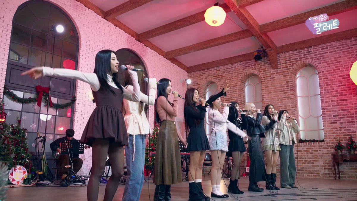 #TWICE perform IU's "WELL......" live on Palette with amazing vocals! 👏🎤👑👑👑👑👑👑👑👑👑❤️‍🔥 TWICE 아이유(IU)