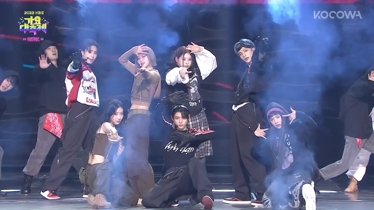 2 years ago since JYP Nation (Jiwoo, Kyujin, Ryujin, Chaeryeong, Han, Felix, Hyunjin) performed a stage collaboration at KBS Song Festival