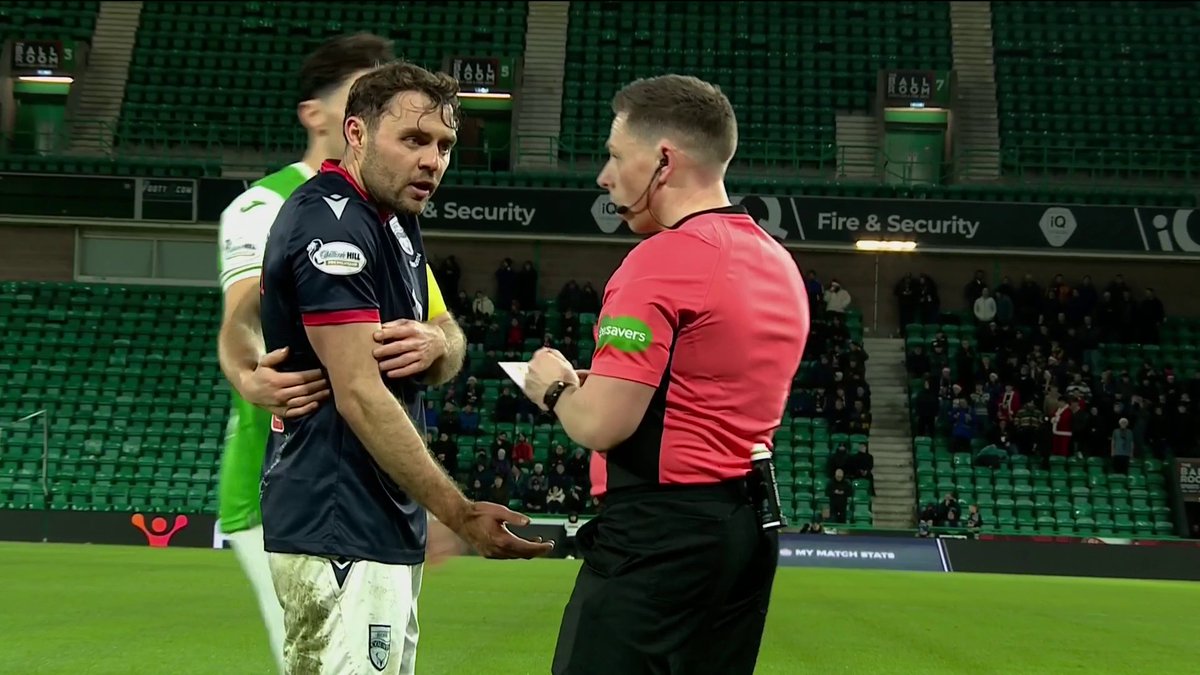 ▫️ Were Hibs' penalties correct? ▫️ Ross County players fouled? ▫️ Foul before Hibs' third goal? Dermot Gallagher on an eventful match at Easter Road! Your thoughts? ⤵️