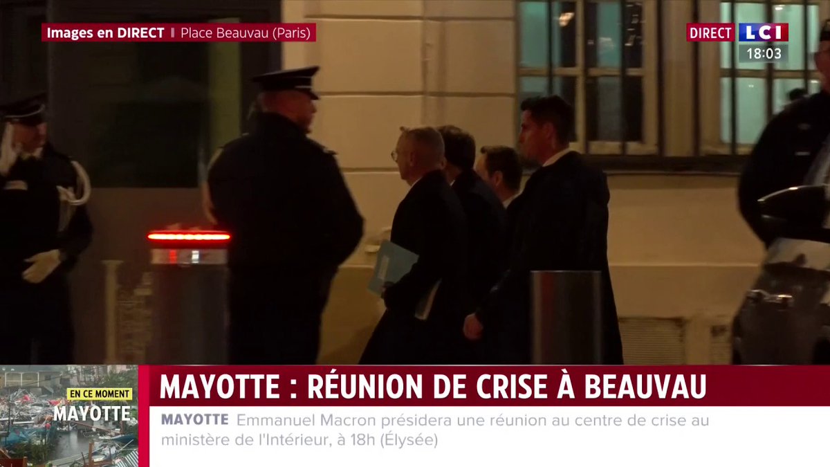 Emmanuel Macron arrive au centre interministériel de crise du ministère de l’Intérieur pour présider une réunion consacrée à la situation à Mayotte ⤵️
