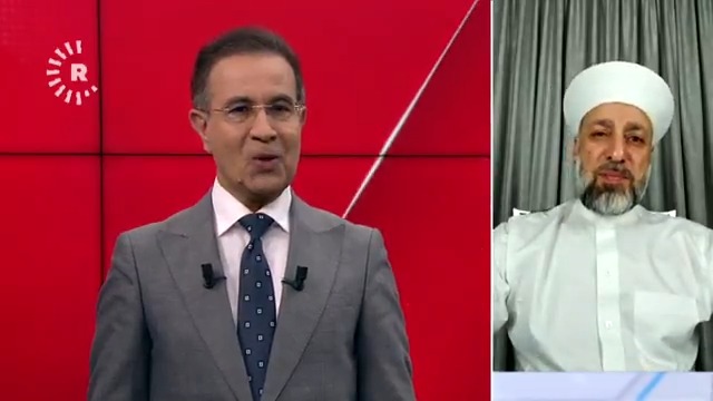 Şêx Murşid Xeznewî li ser rewşa Rojavayê Kurdistanê axivî: 🎙️ Xelkê Kurd hemû mal, milk û zarokên xwe dane wan lê partiyên siyasî hîn jî nikarin bibin yek 🎙️ Wan hestên milet şikandine 🎙️ENKS dikare destê El Nusrayê bigire lê nikare destê Rêveberiya Xweser bigire 🎙️ Niha Rojavayê Kurdistanê di şerê man û nemanê de ye