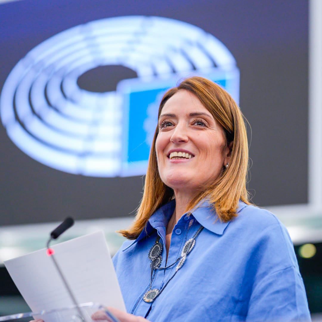 The historic decision of Romania and Bulgaria joining the Schengen family, shows how much a united Europe can achieve. This is how we bring people closer together, how we make the promise of Europe a little bit more real and tangible for everyone. #StrongerTogether 🇪🇺🇷🇴🇧🇬