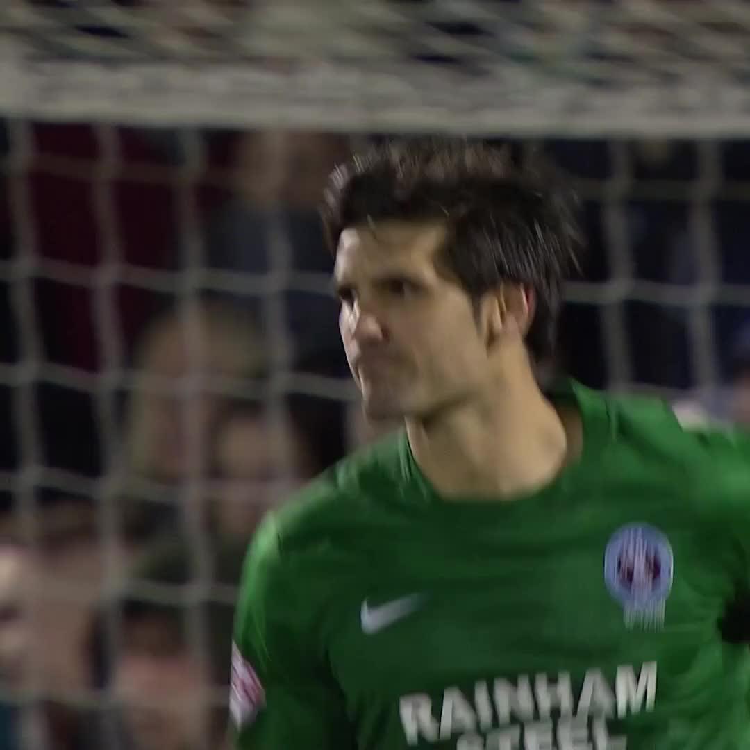 The longest penalty shootout in #EmiratesFACup history happened in 2014! Scunthorpe United edged past Worcester City 14-13 after 32 penalties 😱