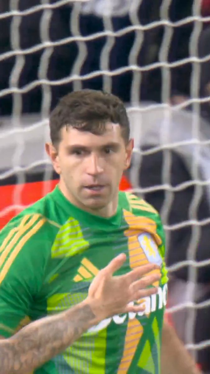 We've watched this Emi Martinez save 73 times and still don't understand how he kept it out. 🤯