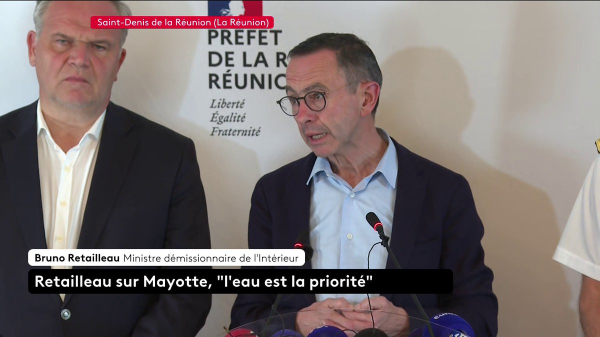 🔴 DIRECT - "Nous envisageons un couvre feu [...] et la procédure accélérée en matière de catastrophe naturelle", affirme le ministre démissionnaire de l'Intérieur Bruno Retailleau lors d'un point presse après sa visite à #Mayotte.