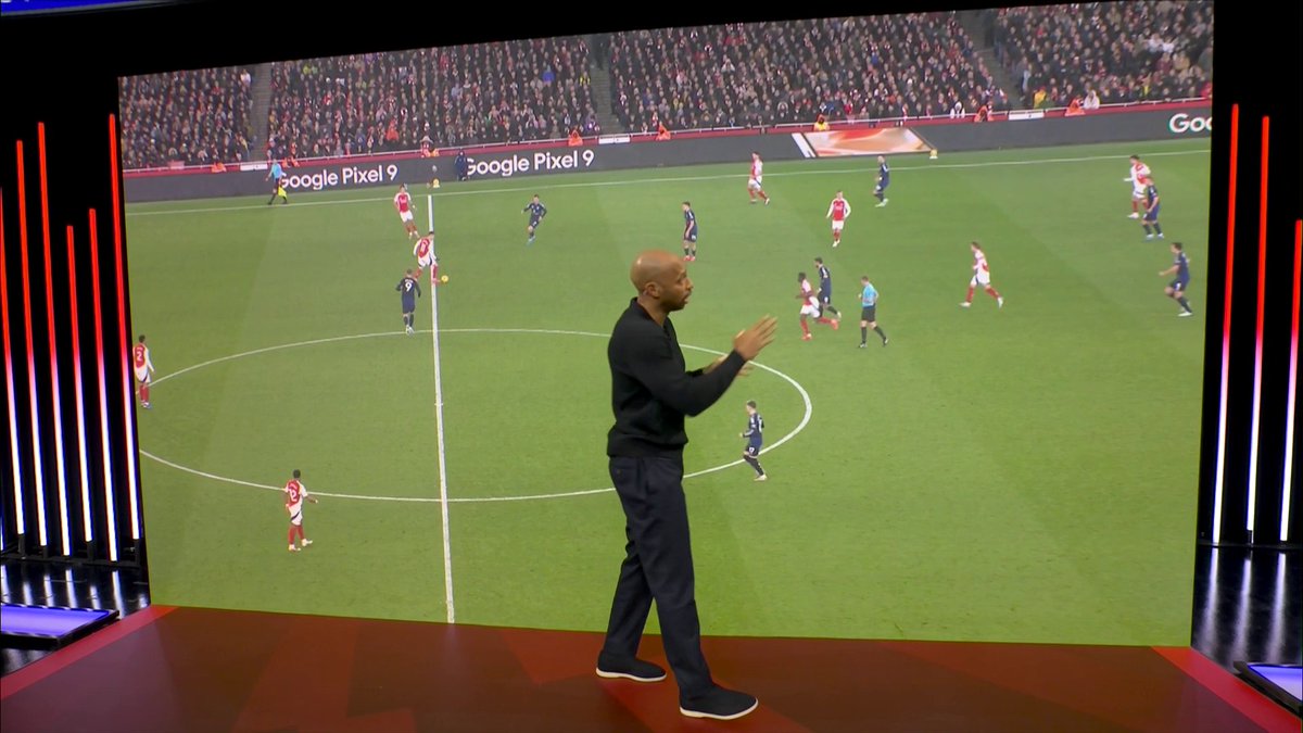 "You're not playing your one v one" 😬 Thierry Henry analyses what Arsenal can do to improve their chances from open play 📊