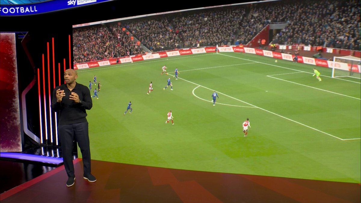 "Jamie, would you have liked to play here? There's nobody" Thierry Henry analyses Arsenal's 'predictable' football 🔍