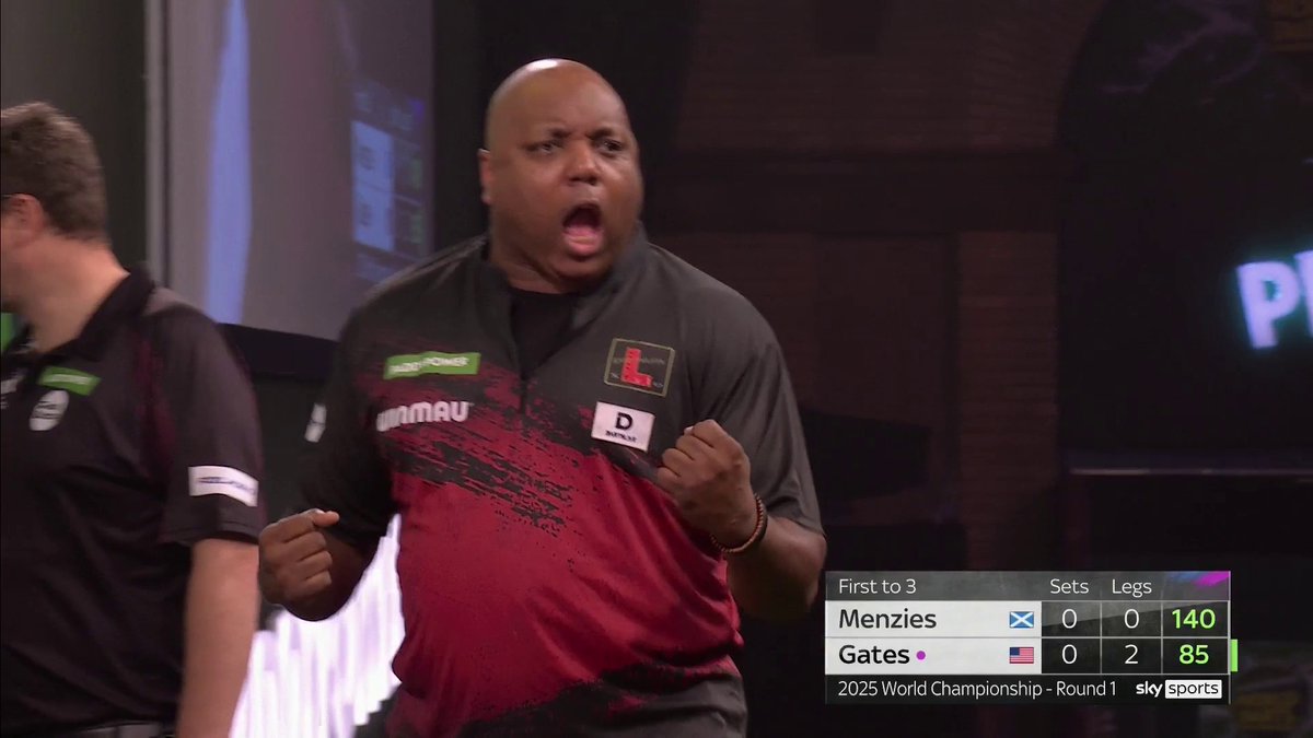 Leonard Gates is lighting up the Ally Pally! 🌟 Not one, not two, but THREE big finishes to wrap up the first set 🤩