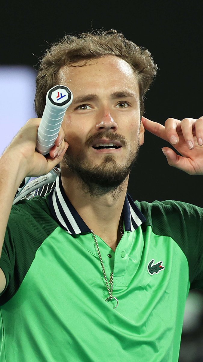 Confirmed: Daniil Medvedev has superpowers 😴 🤣