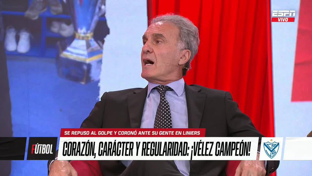 A mitad de año, el Pollo Vignolo dijo que Vélez iba a salir CAMPEÓN, que Tomás Marchiori iba a ser el arquero con más VALLAS INVICTAS, que Braian Romero iba a ser el GOLEADOR y que Riestra iba a ser el equipo REVELACIÓN. Le pegó a prácticamente todo. 🚬