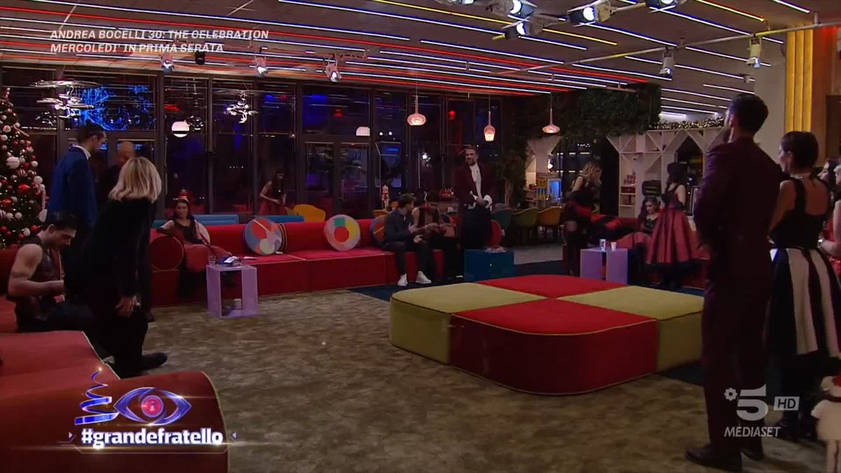 Il pubblico ha deciso che a salvarsi sono Helena e Shaila! #GrandeFratello