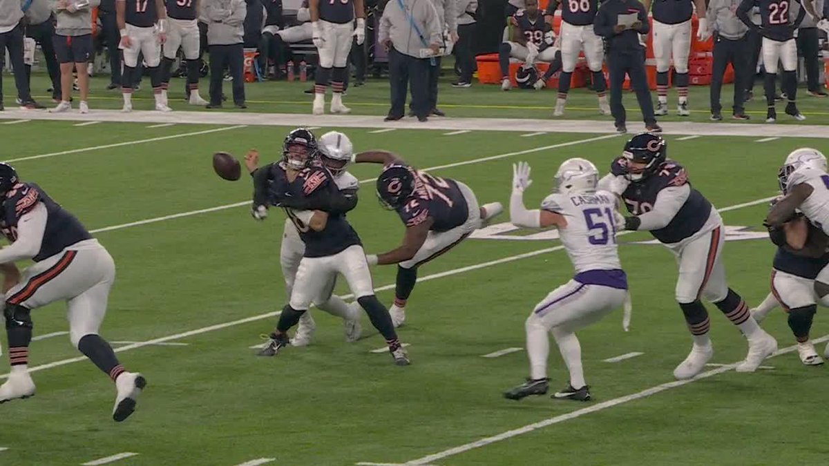VIKINGS GET THE FUMBLE ON THE HUGE HIT ON CALEB WILLIAMS 😱 📺: ABC/ESPN+