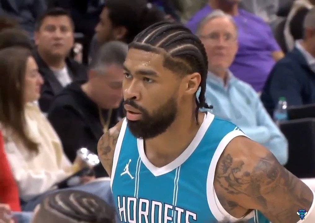 Story time with Eric Collins: "I was in an elevator with Nick Richards a couple days ago. There was some woman gawking, 'How tall are you?!' And I mentioned, 'You're standing next to the second greatest Jamaican Center in the history of professional basketball.' She didn't care, but Nick, it made him smile." 🙂