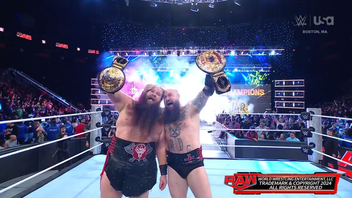 THEY DID IT!!!! 👏👏👏 YOUR NEW WORLD TAG TEAM CHAMPIONS: THE WAR RAIDERS!!!! 🏆 #WWERaw