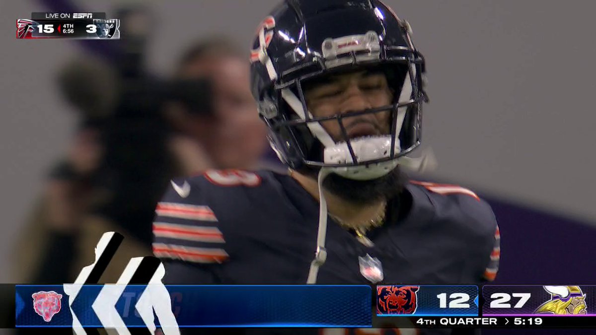 Keenan Allen gets one back for the Bears late in the fourth quarter 🔥 What a throw from Williams 😮💨