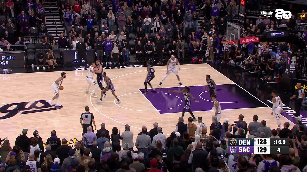CLUTCH bucket by Jamal Murray with SECONDS remaining 😱