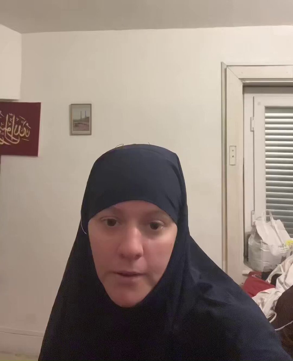 ☪️🇫🇷 Una francesa convertida al Islam le hace creer a su marido musulmán que va a llevar un vestido ‘sexy’ para ir a una boda Aquí está su reacción... ¿Qué opinas tú? 🤔