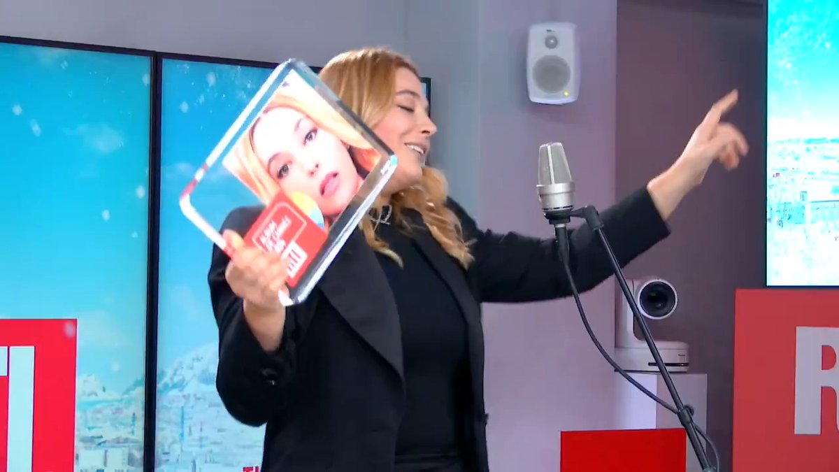 Santa remporte le prix de l'Album RTL 2024 ! ❤️ "Recommence-moi" en live dans #RTLMatin avec Amandine Bégot et Thomas Sotto