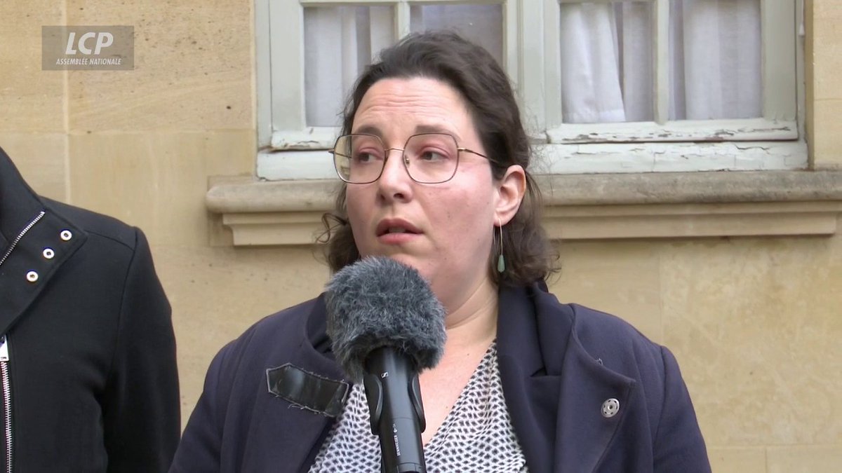 Consultations à Matignon : "On ressort extrêmement inquiets, déstabilisés. Nous avions face à nous un Premier ministre qui a plus parlé de Pau que de la France", rapporte Cyrielle Chatelain. "Il n'a su répondre clairement à aucune de nos questions."