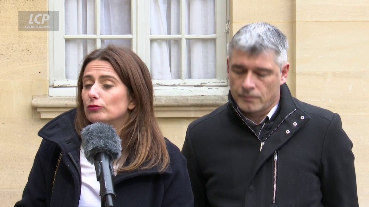Cumul des mandats : "Si ce qu'a voulu faire M. Bayrou hier est de montrer qu'il pouvait avoir une jambe à Matignon, une jambe à Pau, et que grâce au Falcon, tout cela était compatible, [...] ça a été à contre-emploi", analyse Marine Tondelier. "Personne n'a compris le message."