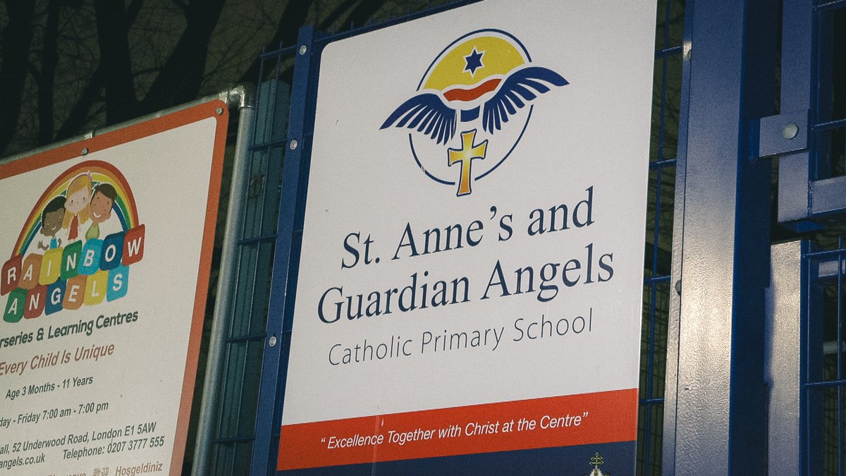 Last weekend, the #CelticSleepOut took place at St Anne’s Church and School in London, where Brother Walfrid spent 15 years after his time in Glasgow ⛪️ We caught up with St Anne's & Guardian Angels Primary School's headteacher, who told us the difference your donations make 💚 Tap below to read more ⤵️