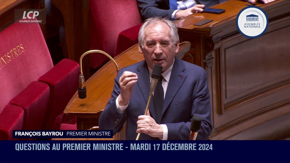 Conseil municipal de Pau : "Si j'avais été dans une mairie du 7e arrondissement, vous auriez considéré que c'était très bien", dit François @Bayrou, qui dénonce "une rupture entre la vie de la province et le cercle des pouvoirs à Paris". #DirectAN #QAG