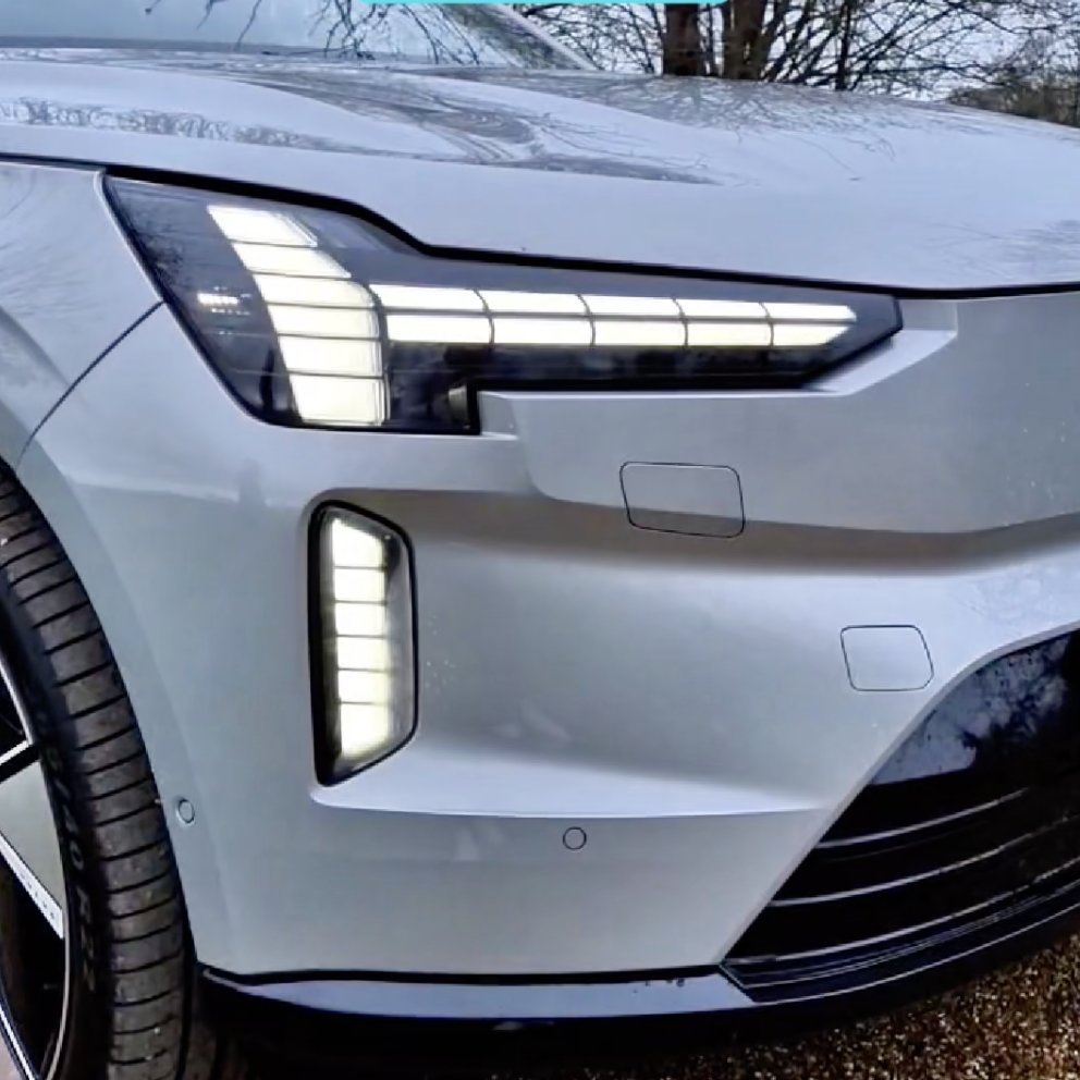 The new Volvo EX90 has DRLs that move out the way when the headlights are turned on!