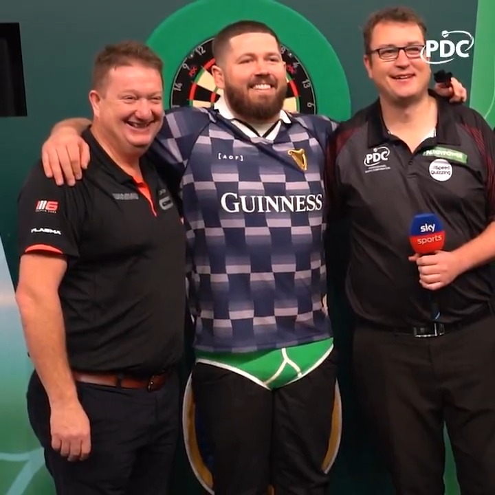 NINE-DART FUN! 🎥 Before this afternoon’s session took place, we welcomed John Nellis to the stage, where he took on darts legend Colin Lloyd in a nine-dart challenge! #WCDarts
