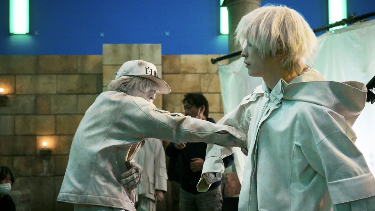 🔴『#映画はたらく細胞』メガヒット上映中⚪️ 💥#佐藤健 さん VS #Fukase さん💥 ❔超絶バトルの裏側❔特別映像、解禁🎥 💬アクションがすごいことに 💬2人の怒りと悲しみに満ちたバトルは鳥肌 など、絶賛の声が続々!! この冬は #はたらく細胞でドーパミン超全開🔥