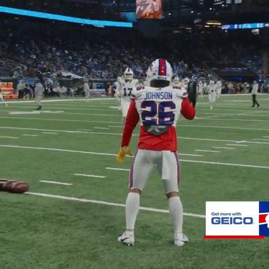 Couldn't have picked a better game for Ty Johnson to be mic'd up for the first time in his career. 😈 GEICO | #BUFvsDET