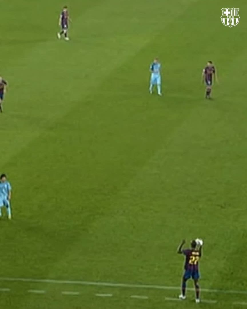 O Iniesta era sacanagem Mas o Ibrahimovic fazendo a "proteção" já livrando o Iniesta do marcador é a melhor parte desse gol